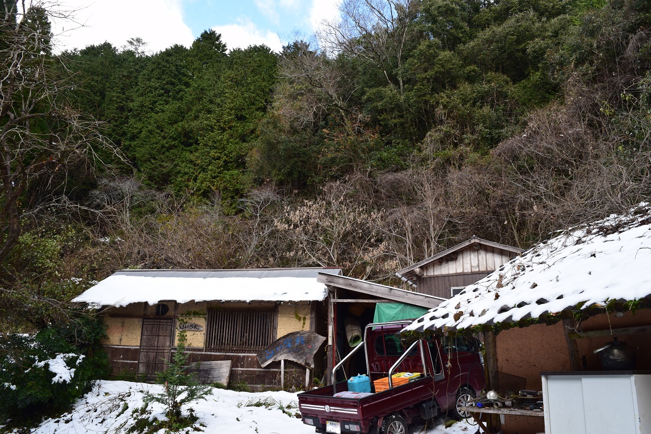 山の学校の外観